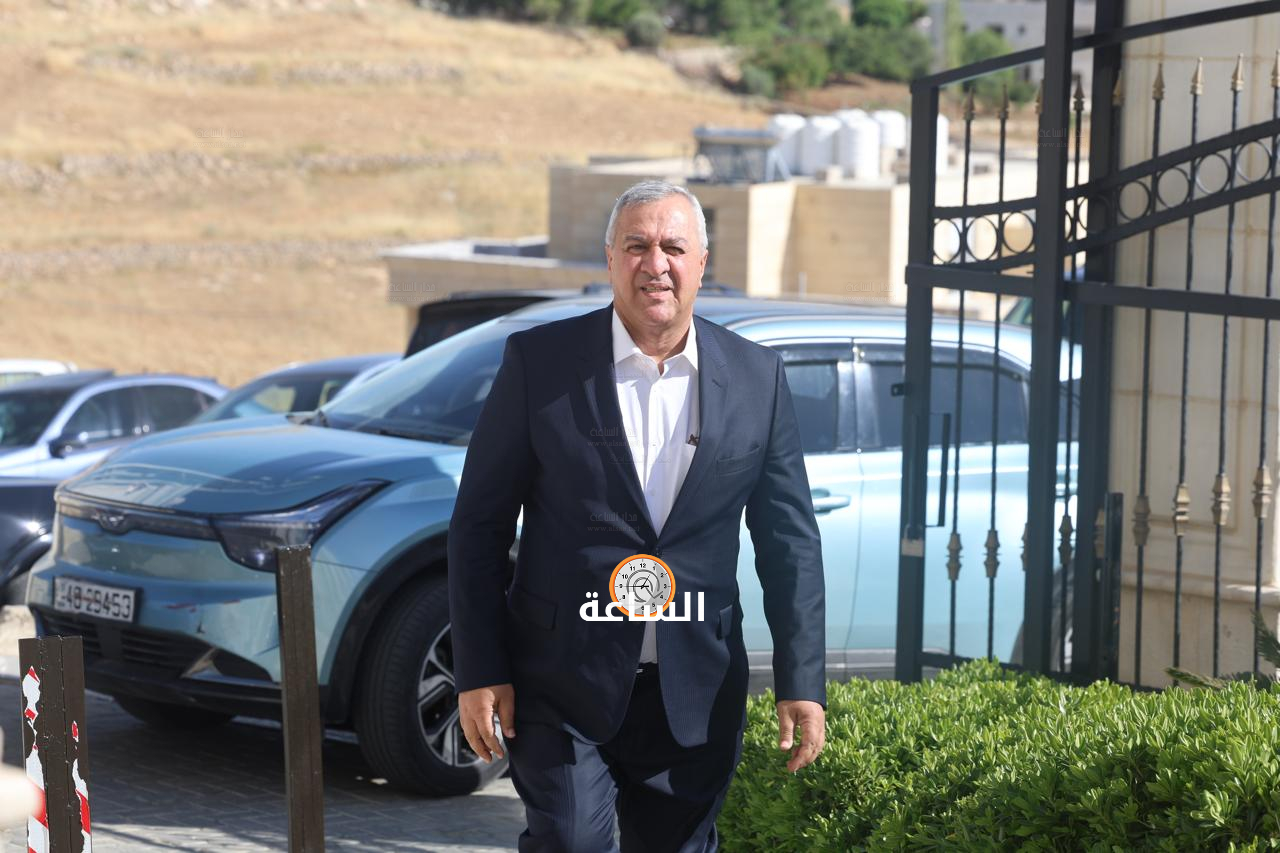 Madar Al-Saa Images 0.5252348321625341