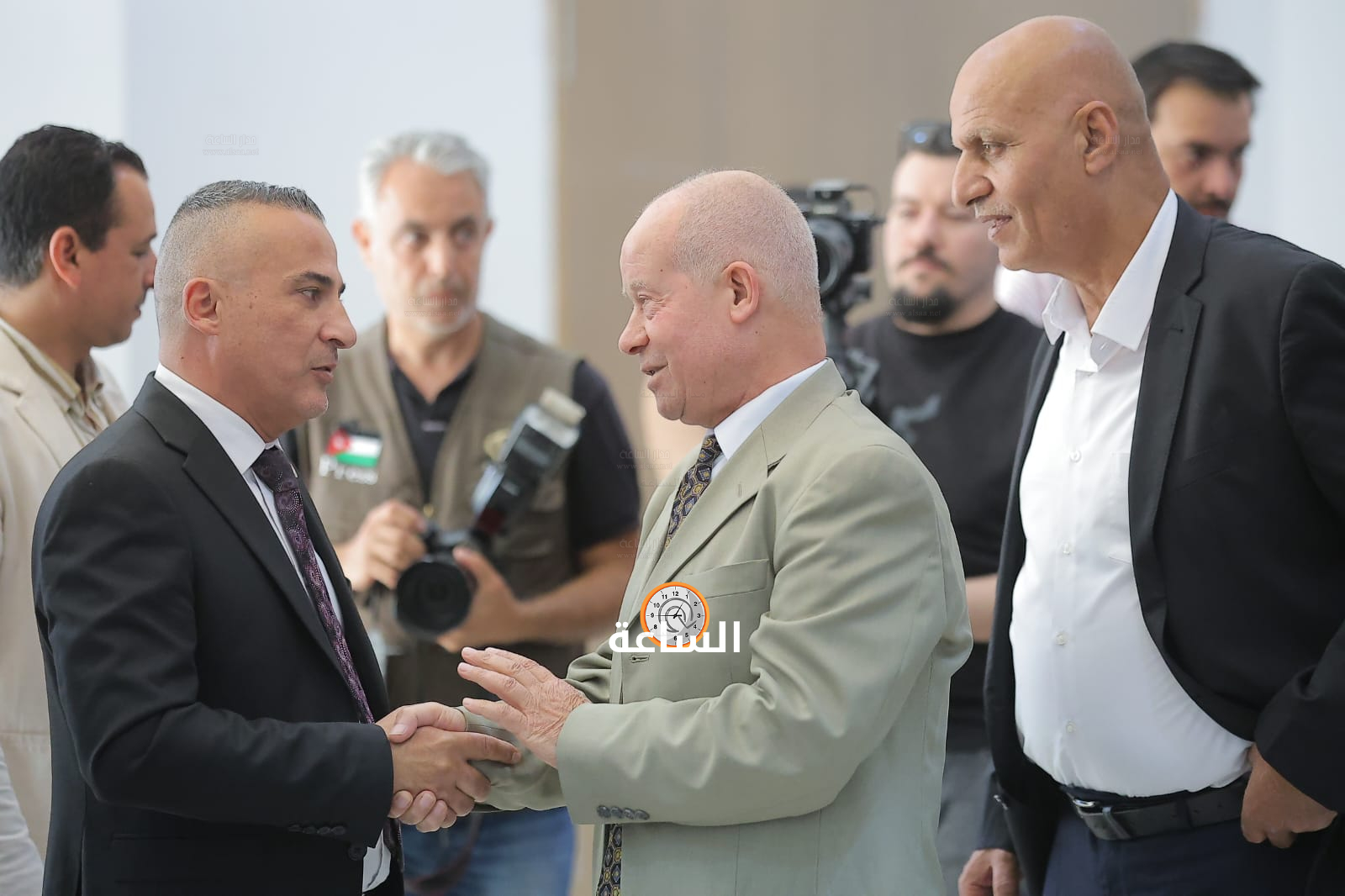 Madar Al-Saa Images 0.4711689059303067