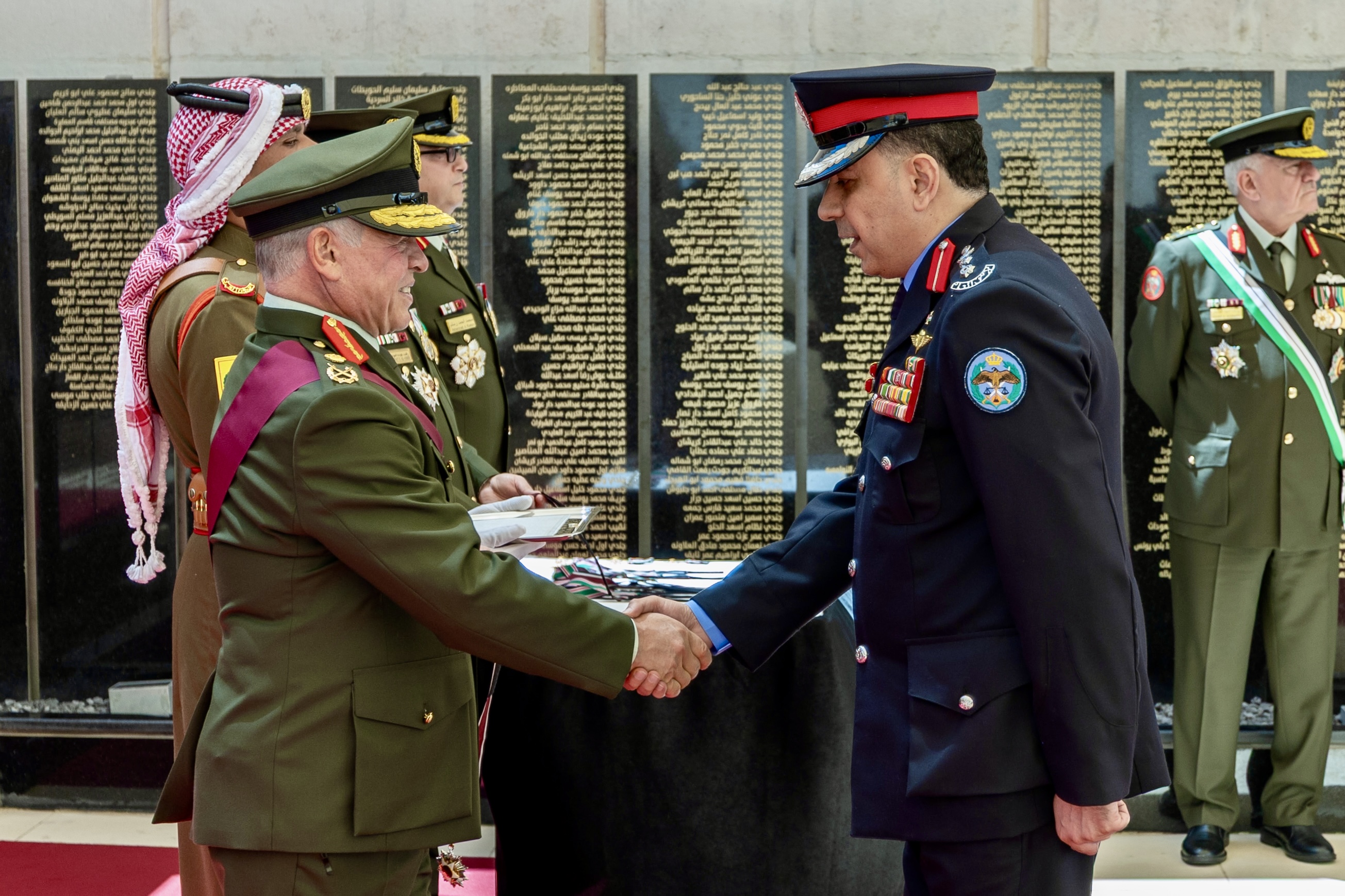 Madar Al-Saa Images 0.4808514242571309