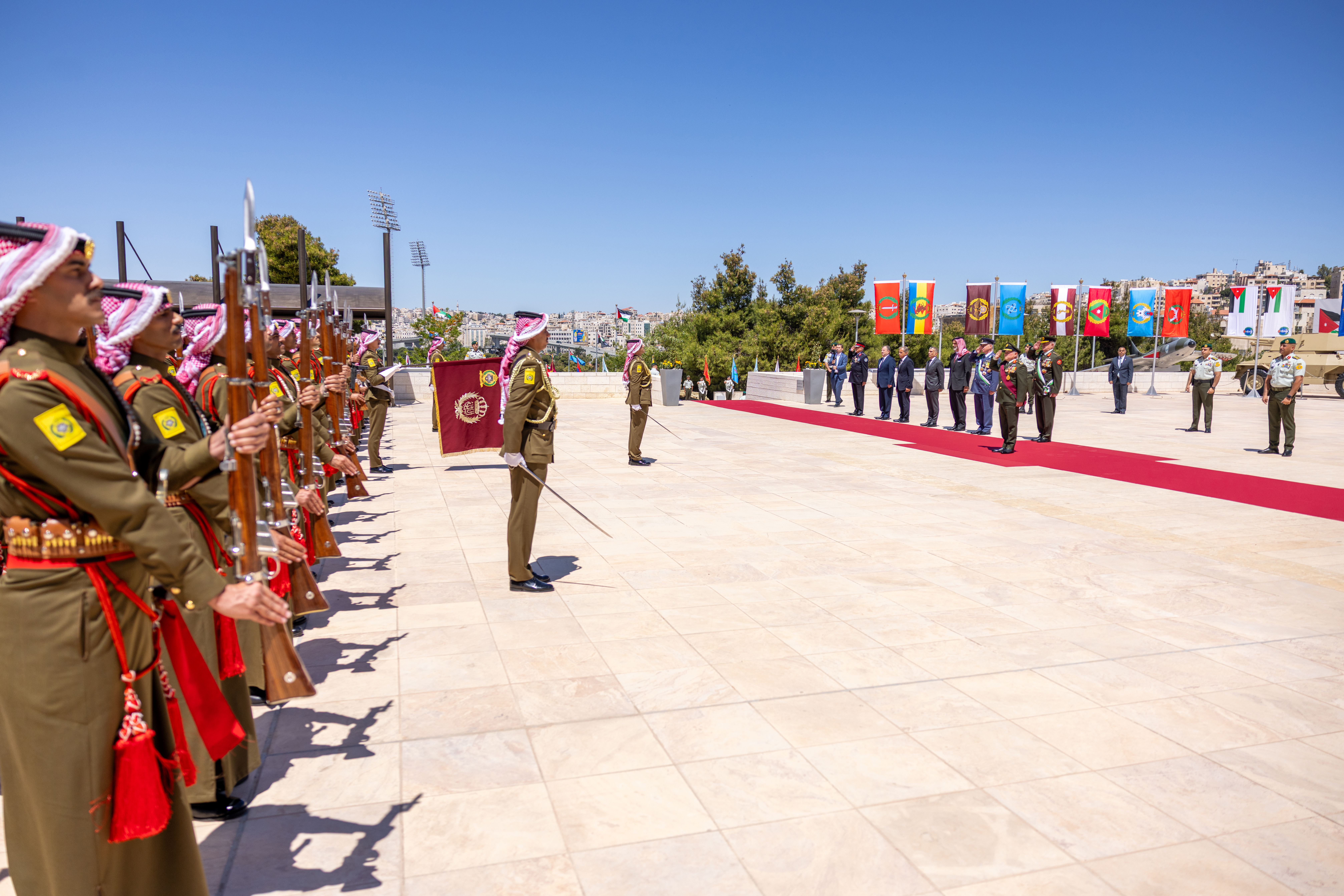 Madar Al-Saa Images 0.5247599150822024