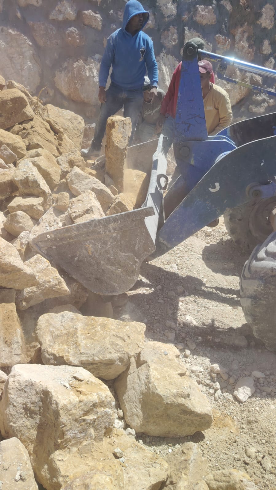 Madar Al-Saa Images 0.45563448465618994