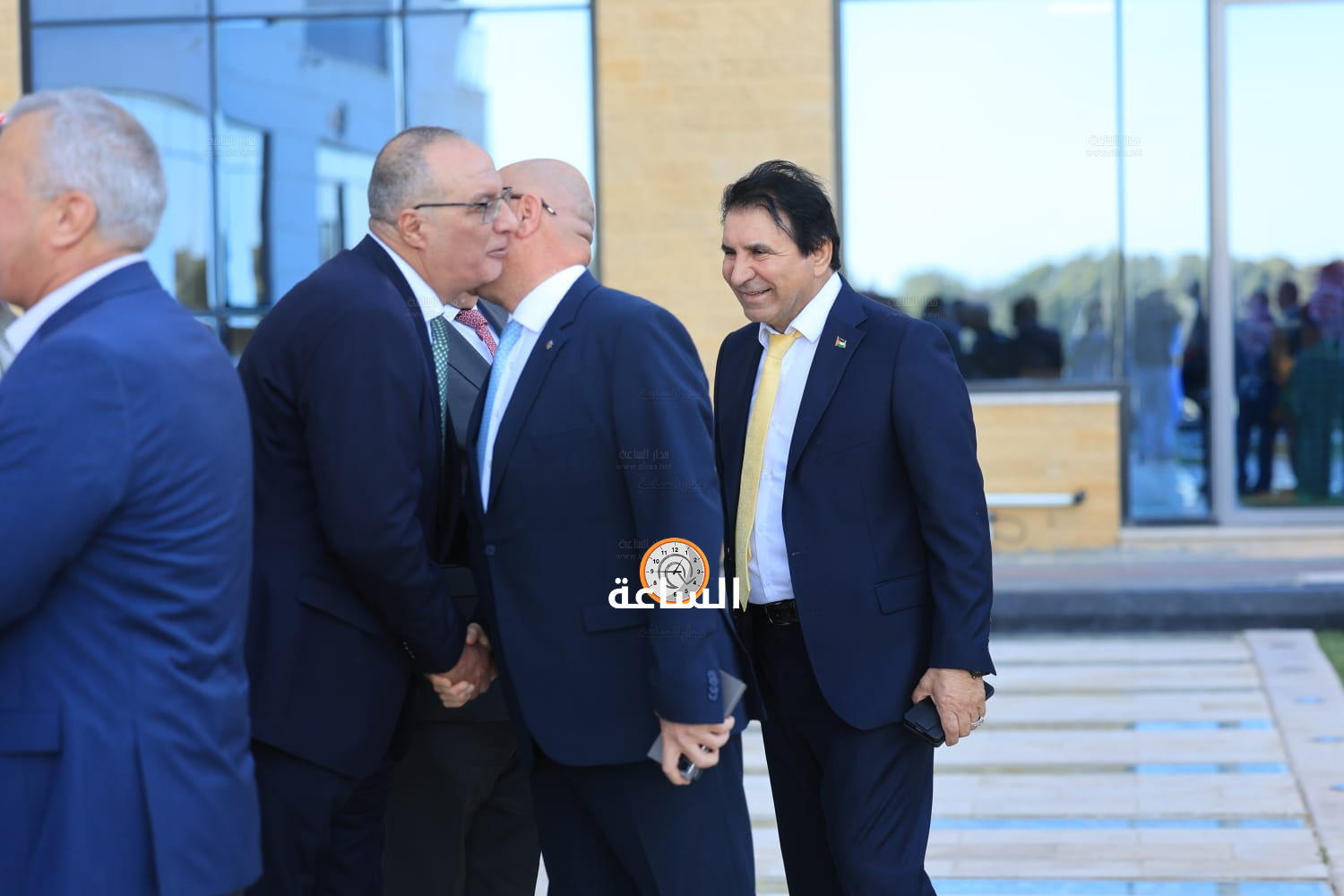 Madar Al-Saa Images 0.4490844389934209