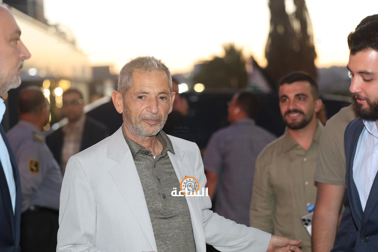 Madar Al-Saa Images 0.9934030771430566