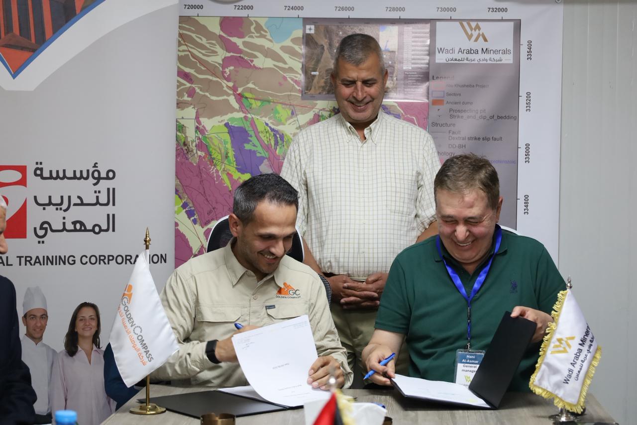 Madar Al-Saa Images 0.4308011142170174