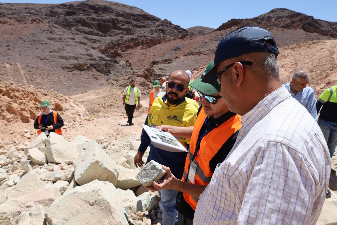 Madar Al-Saa Images 0.7143176926271514