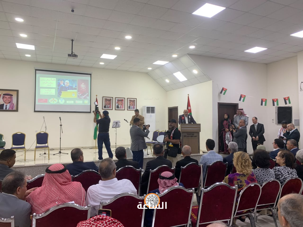 Madar Al-Saa Images 0.6366188203533636