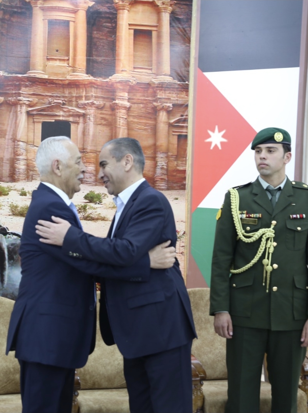 Madar Al-Saa Images 0.3357712983822402