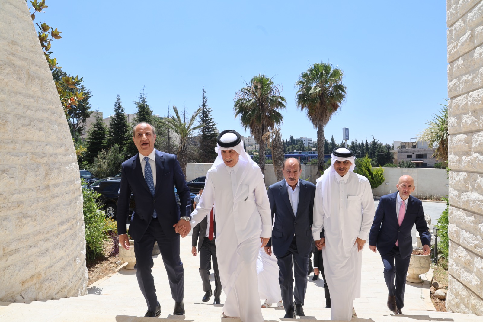 Madar Al-Saa Images 0.43129117347304835