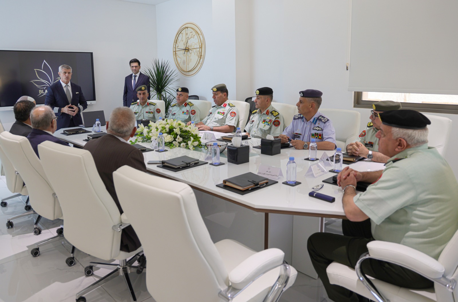 Madar Al-Saa Images 0.16324457357036115