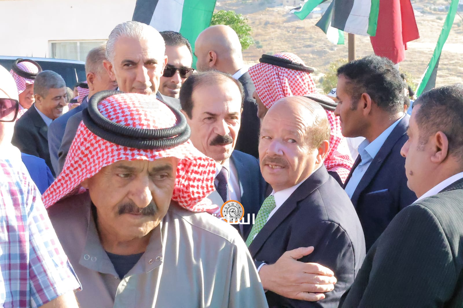 Madar Al-Saa Images 0.5123355311671949