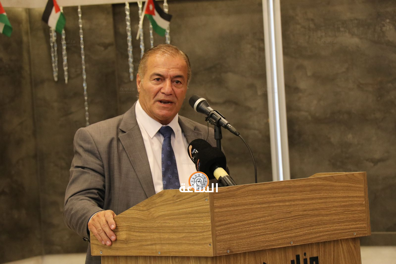 Madar Al-Saa Images 0.8152291576119632