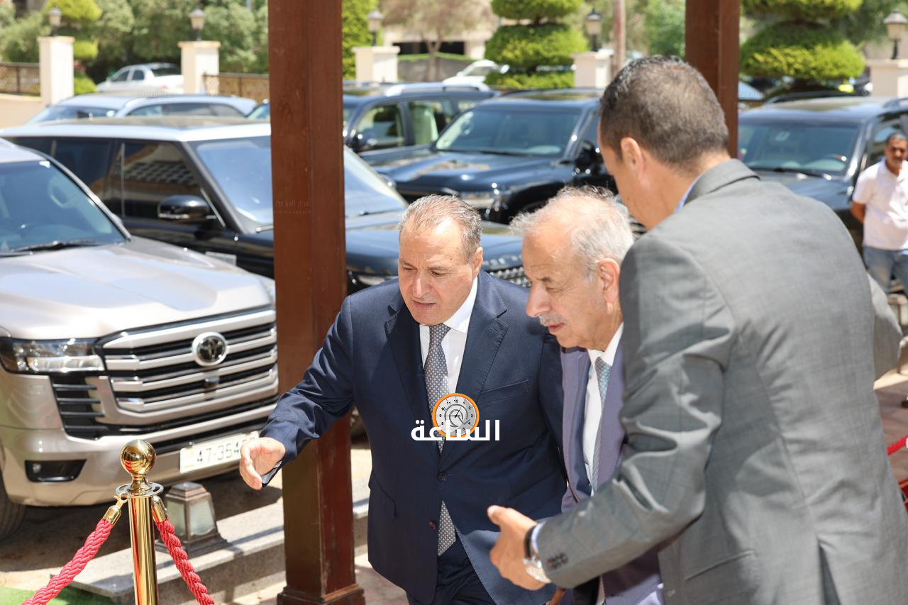Madar Al-Saa Images 0.46645619398786065