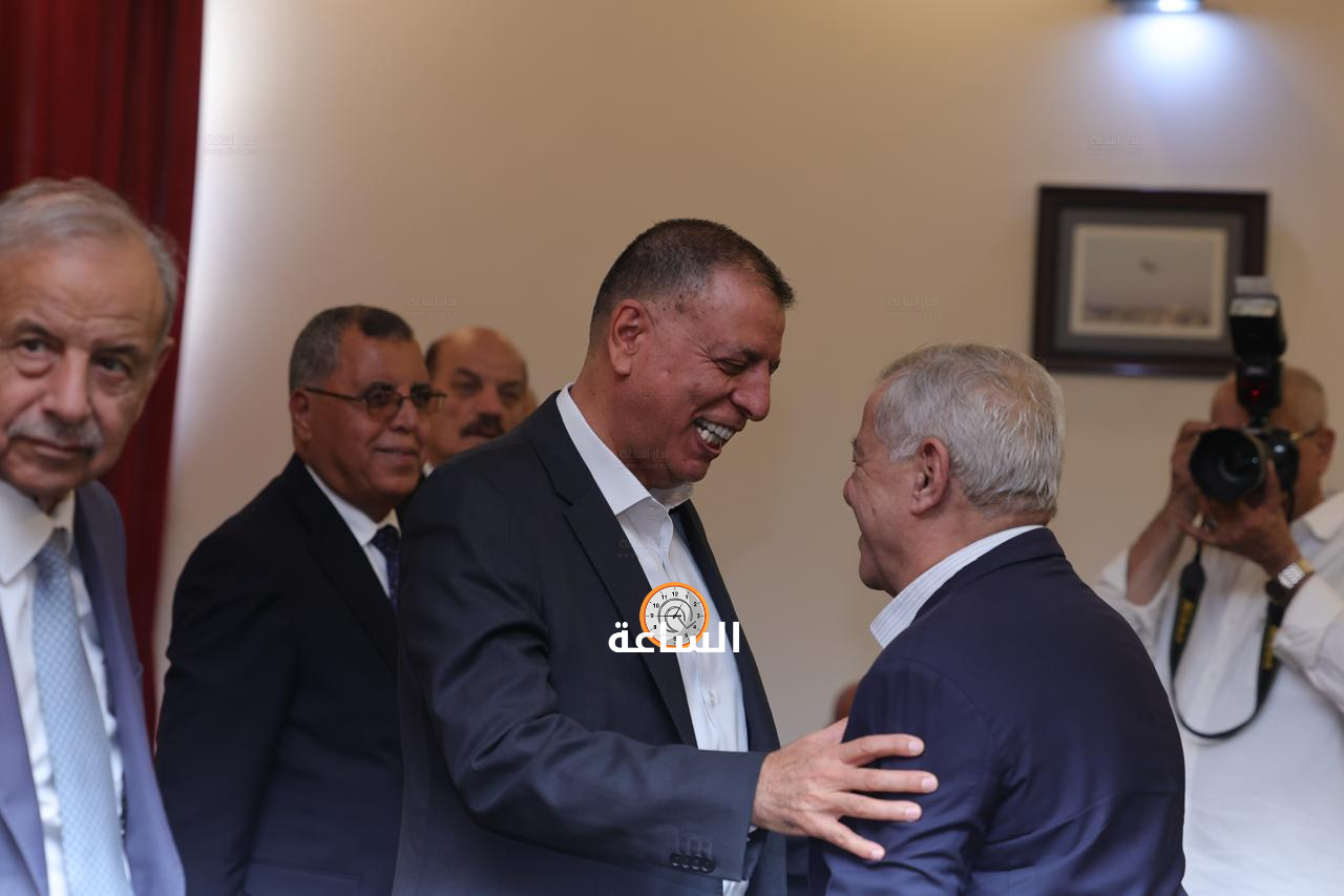Madar Al-Saa Images 0.074471479333024