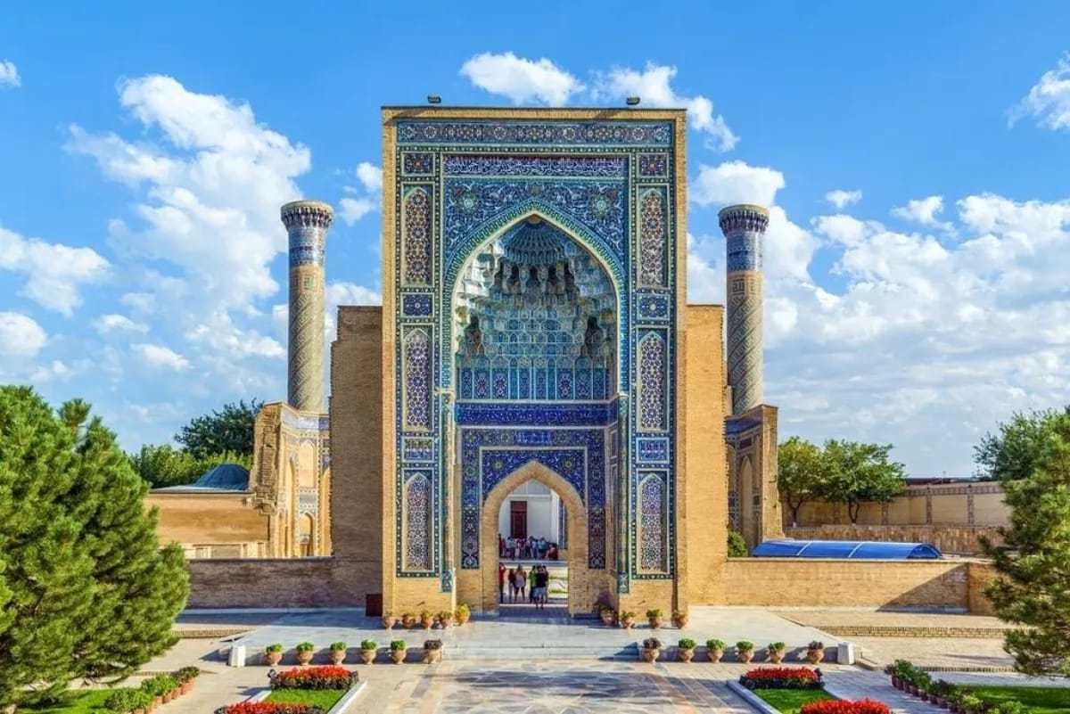 Madar Al-Saa Images 0.5535471379875186