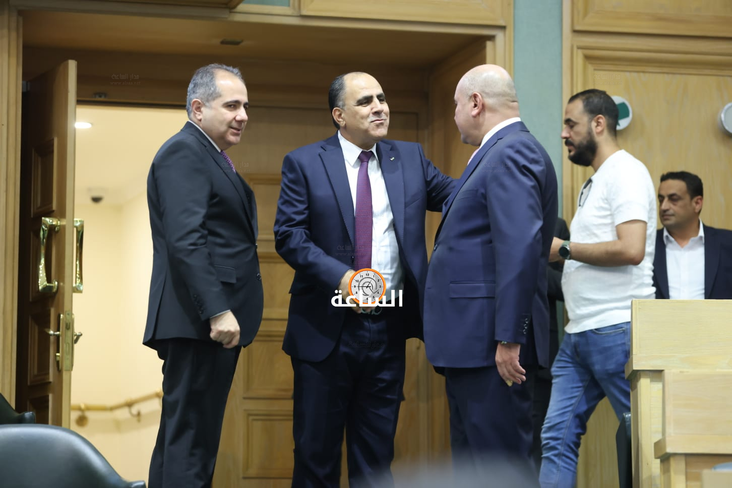 Madar Al-Saa Images 0.46818647043986317