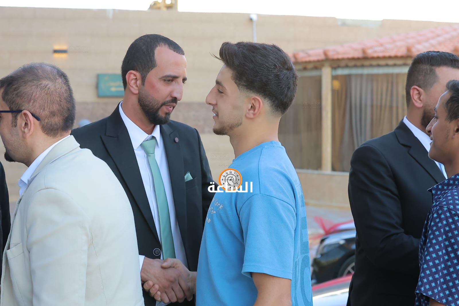 Madar Al-Saa Images 0.019432357807240397