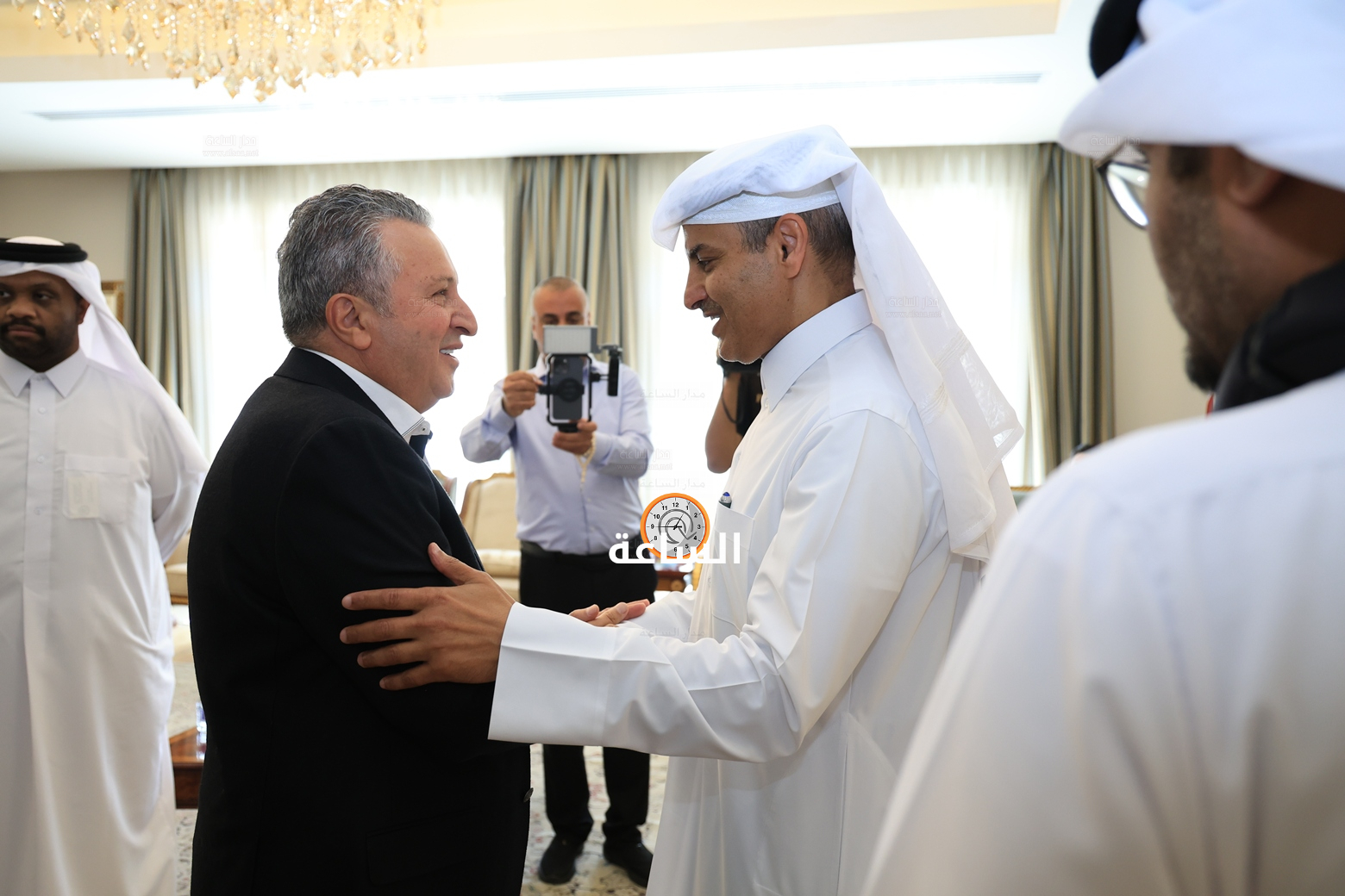 Madar Al-Saa Images 0.9385468593153472