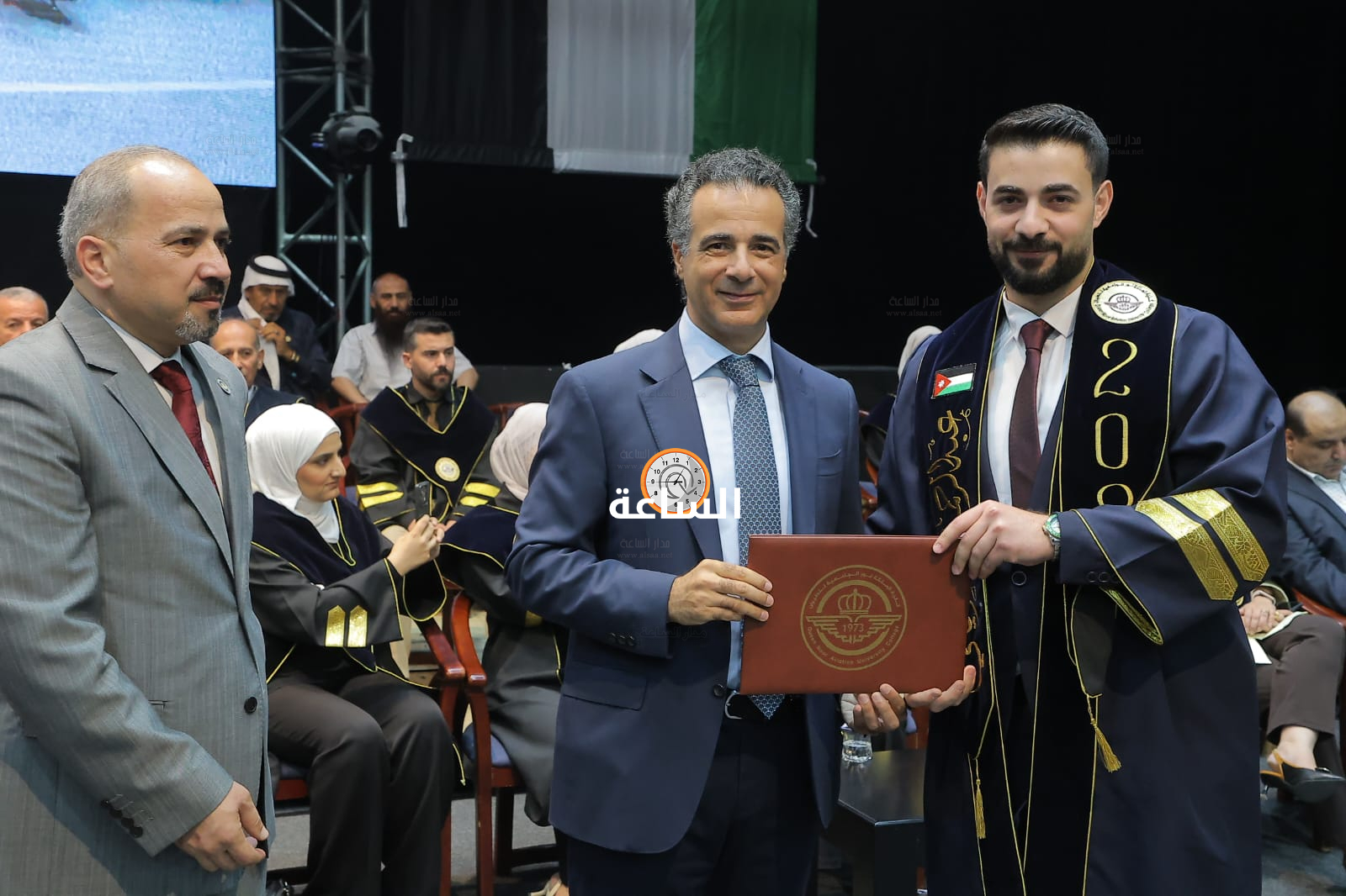 Madar Al-Saa Images 0.1635492990673587