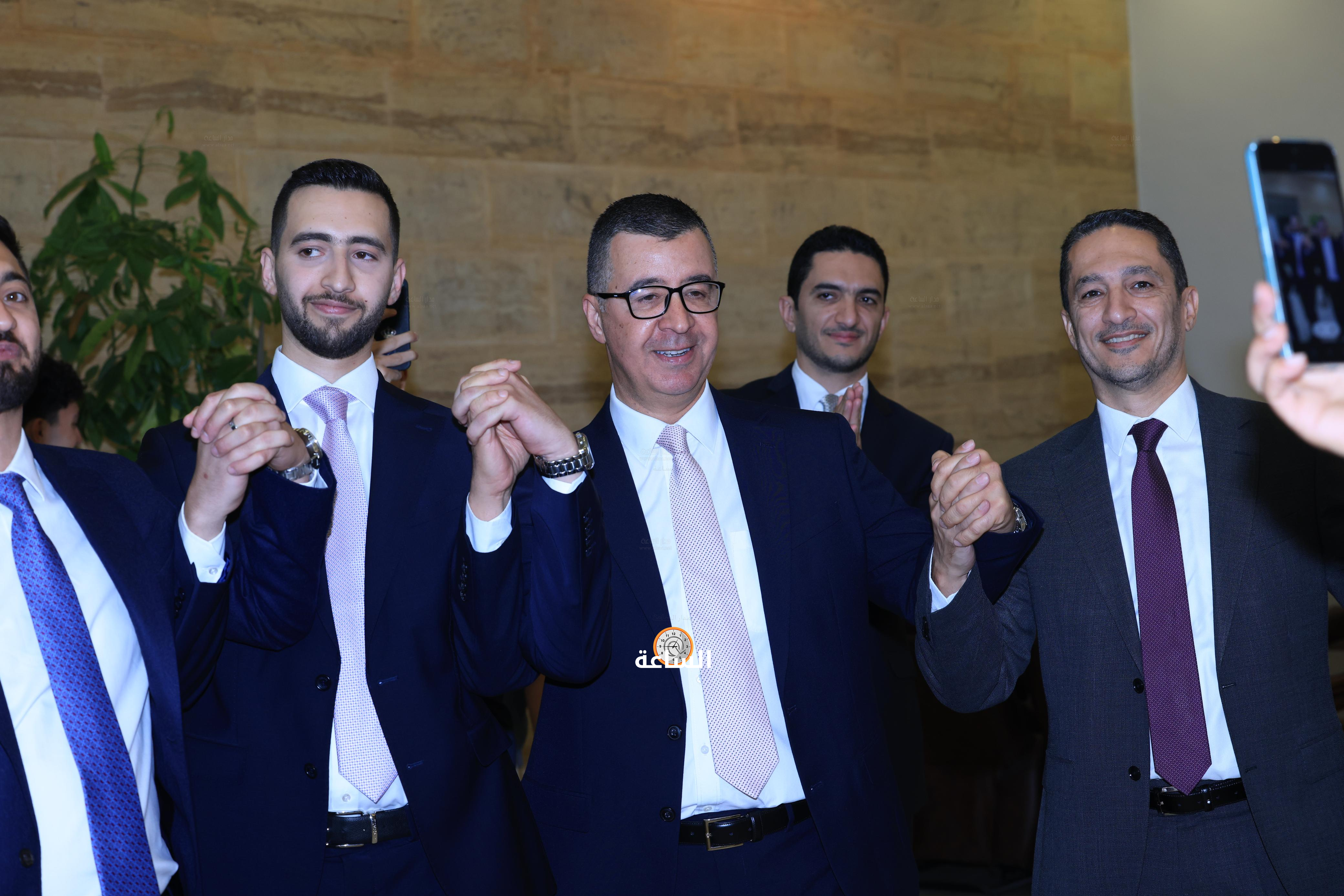 Madar Al-Saa Images 0.330738338815982