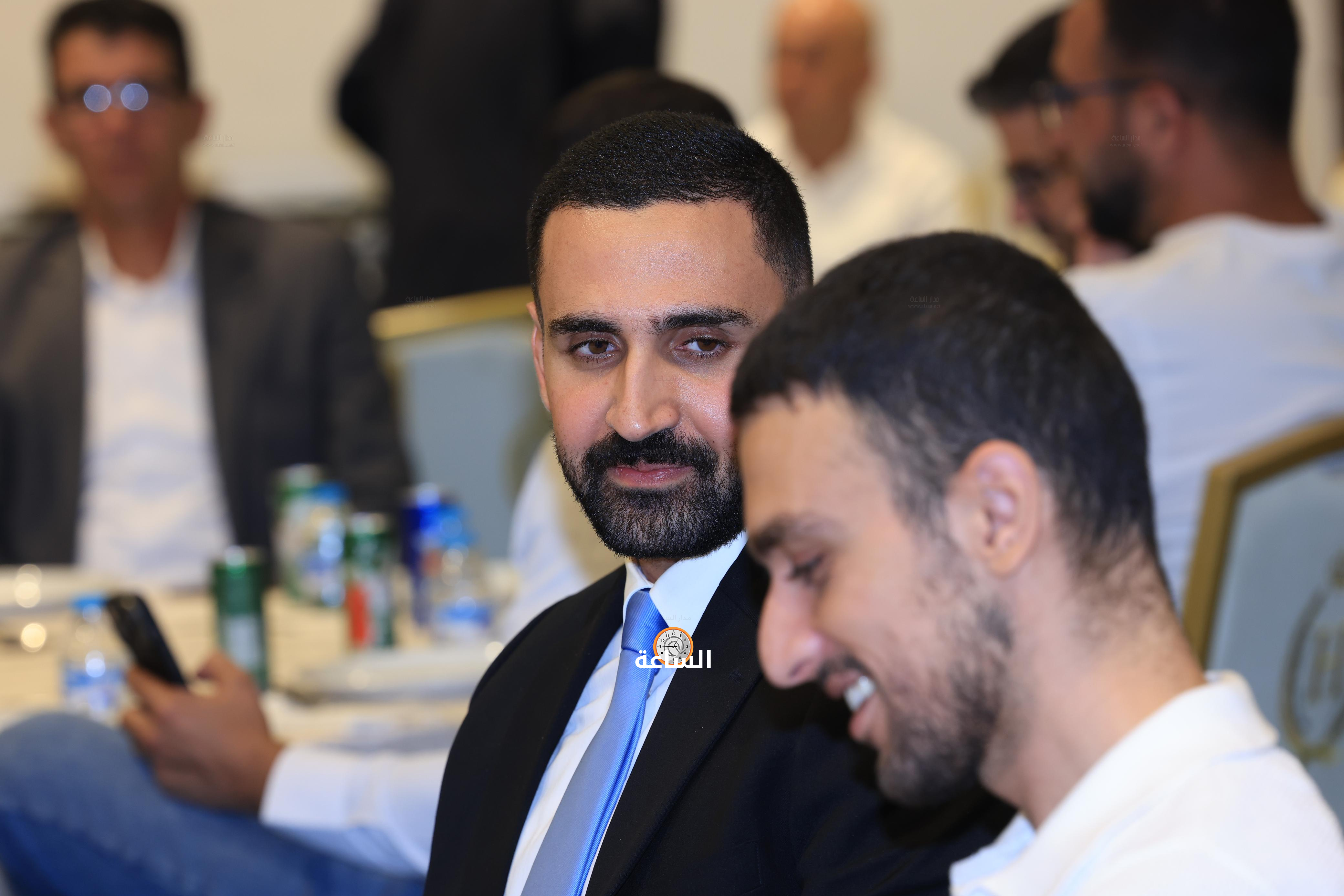 Madar Al-Saa Images 0.8818977115194729