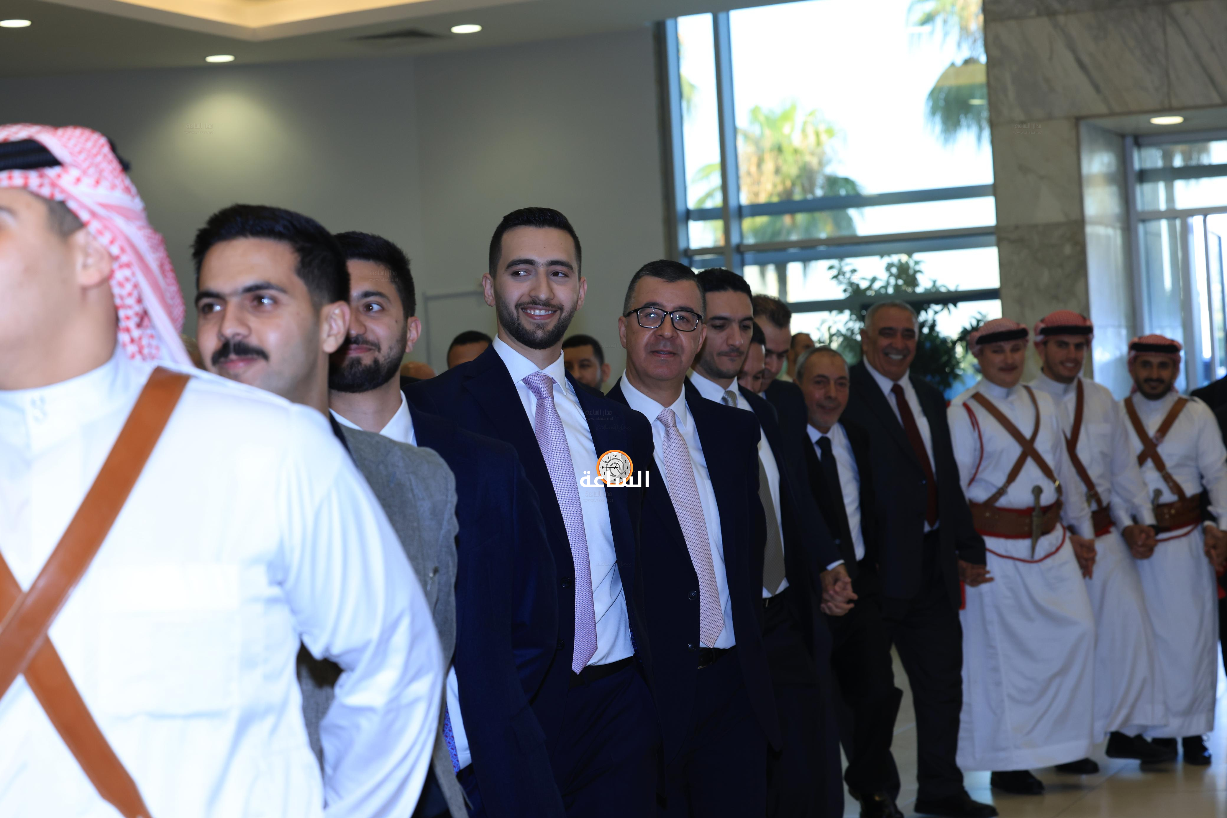 Madar Al-Saa Images 0.8723956690766547