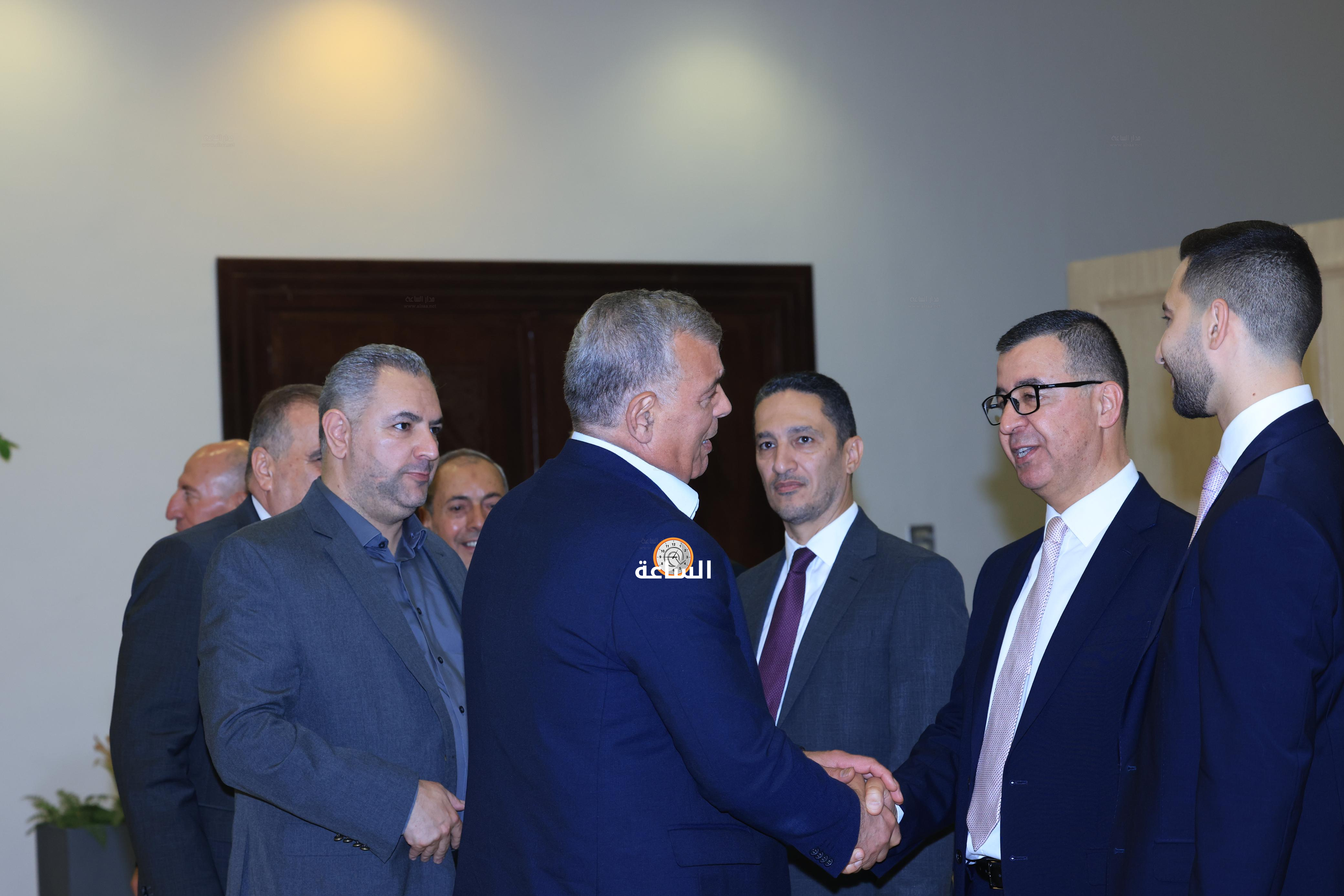 Madar Al-Saa Images 0.35350441064936833