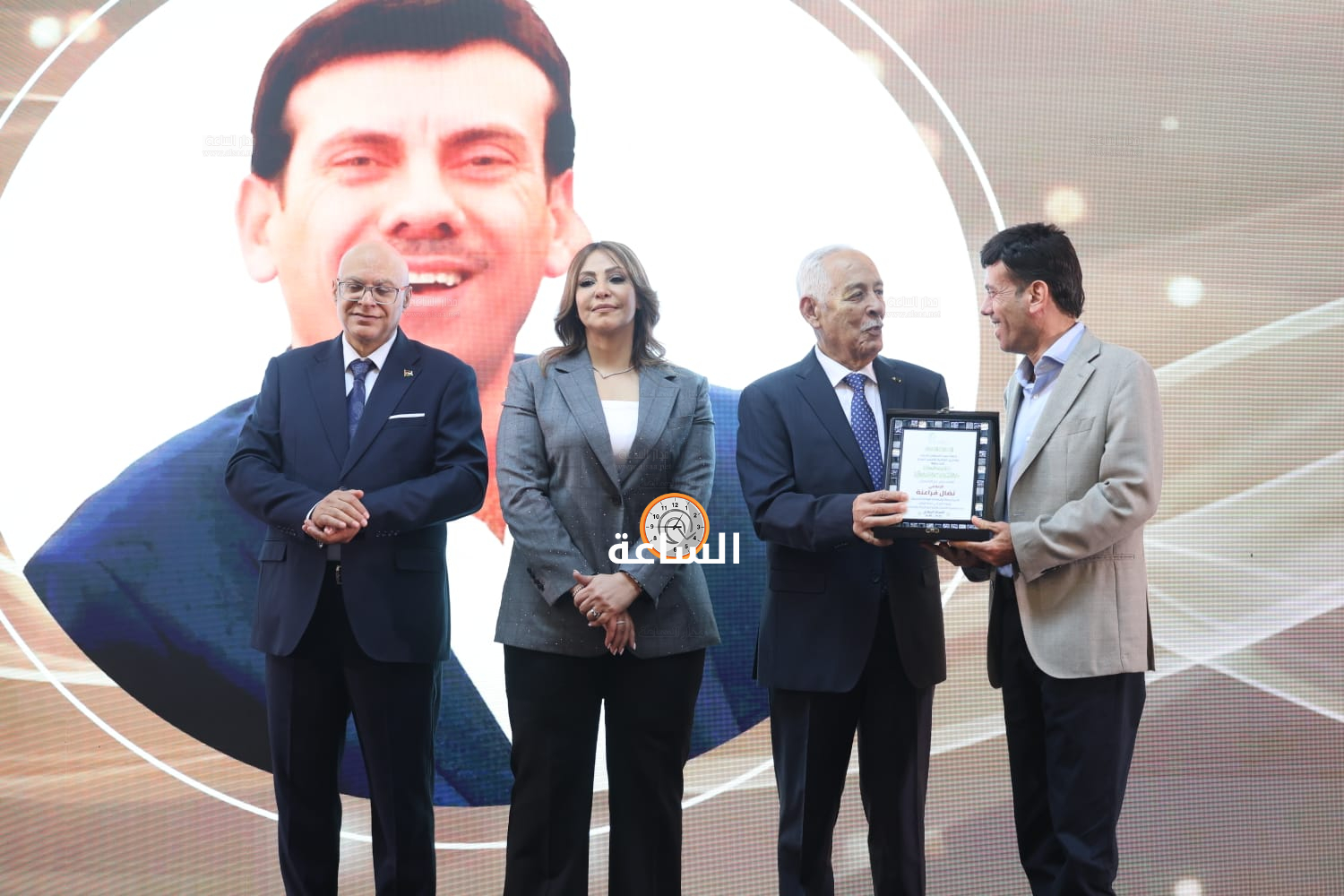 Madar Al-Saa Images 0.024536063723650137