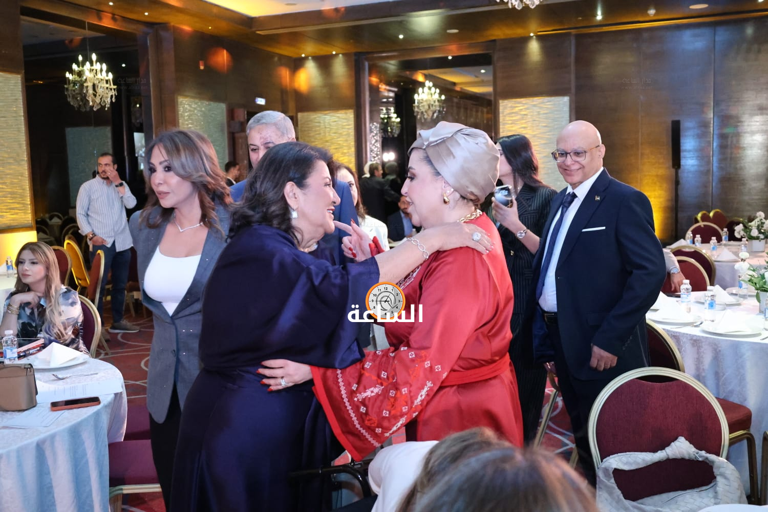 Madar Al-Saa Images 0.8820439509496237