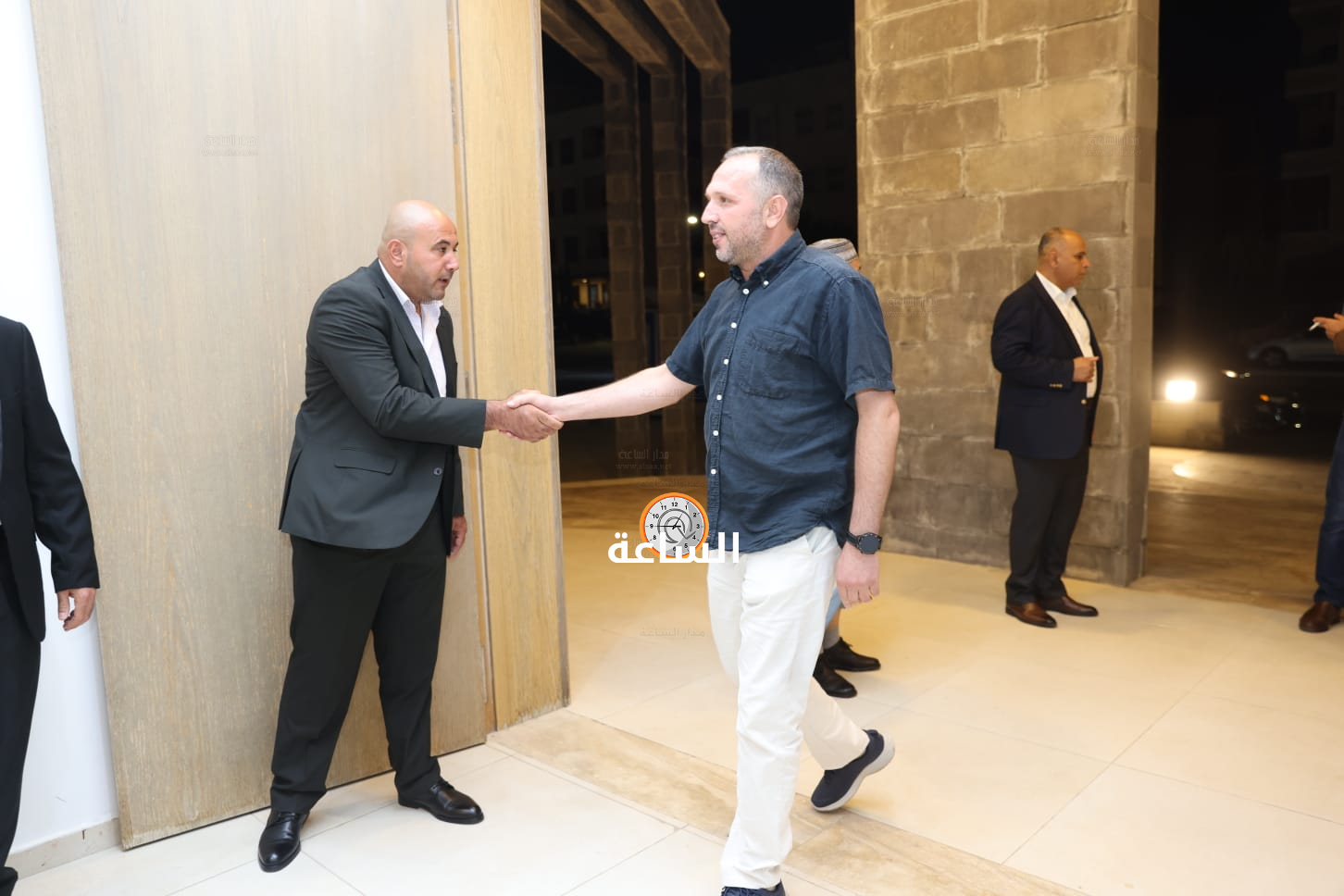 Madar Al-Saa Images 0.6756266842786872