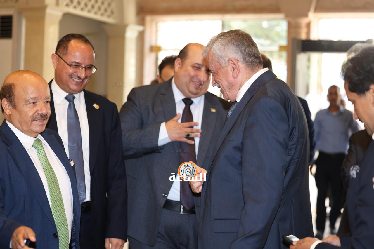 Madar Al-Saa Images 0.1748941396419662