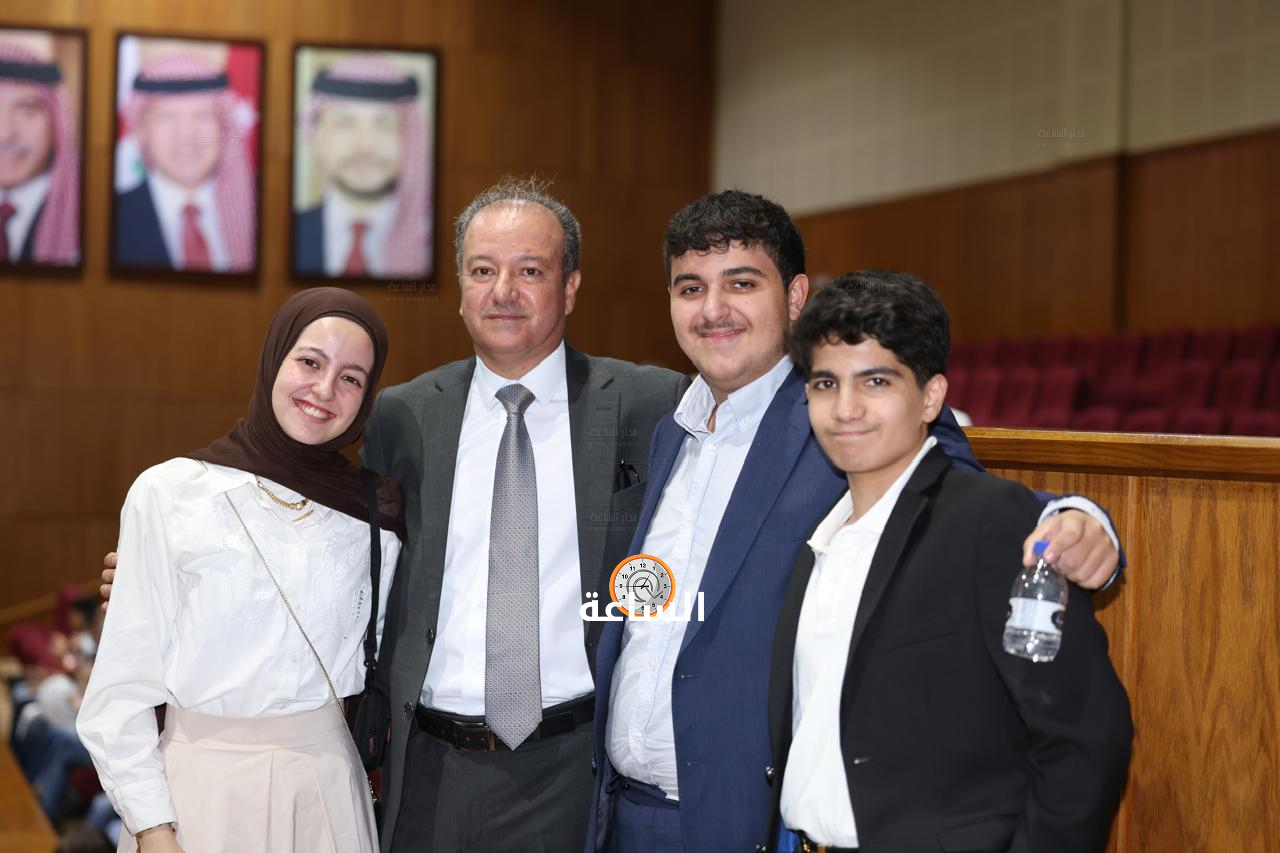 Madar Al-Saa Images 0.3040834030047721