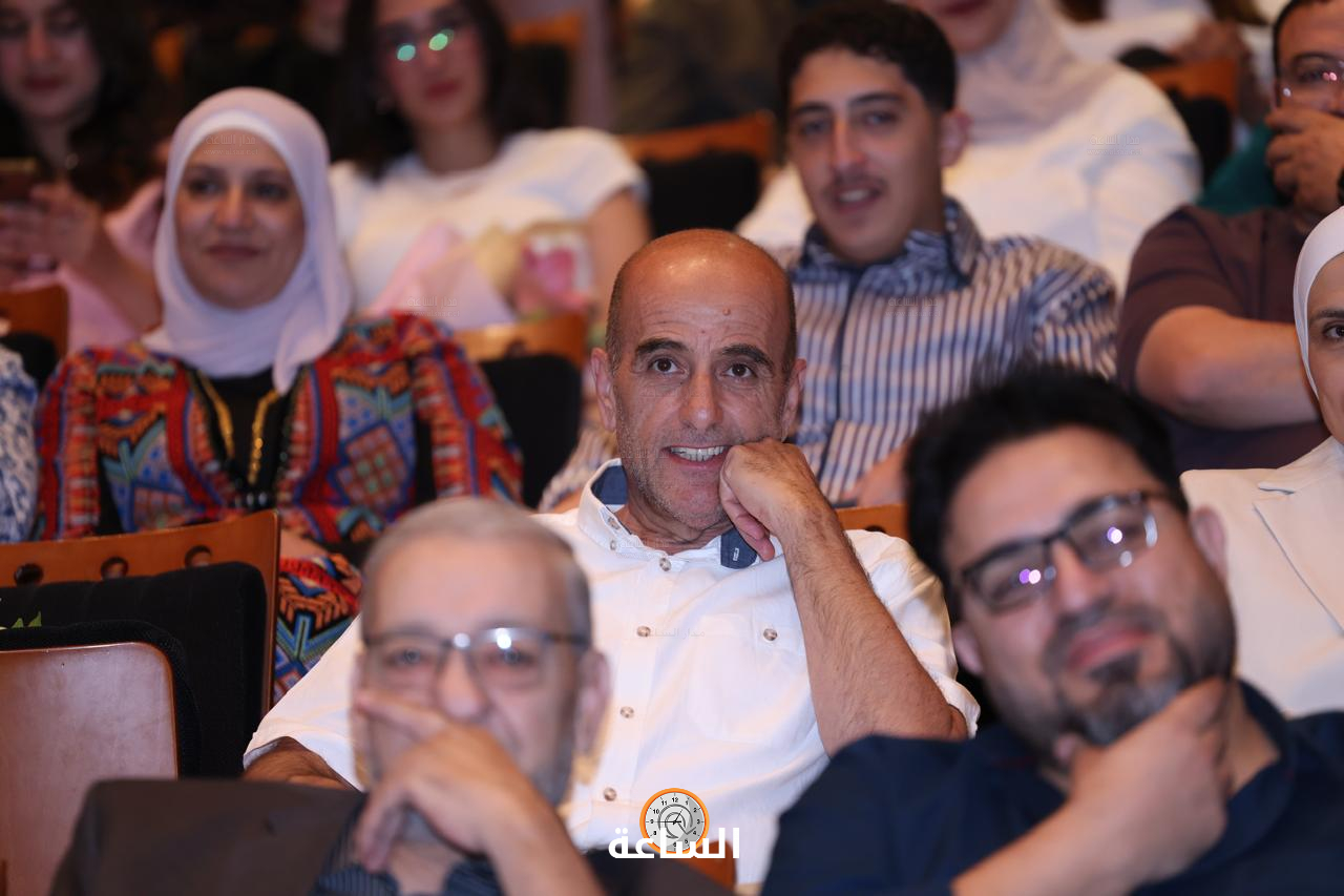 Madar Al-Saa Images 0.3588117205480623