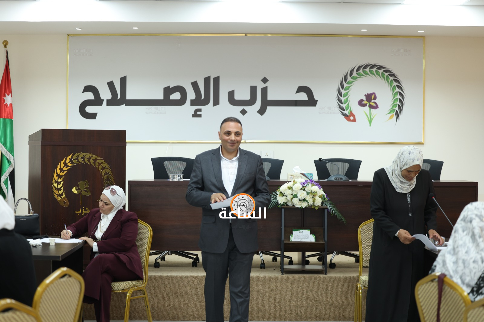Madar Al-Saa Images 0.15833315558562366