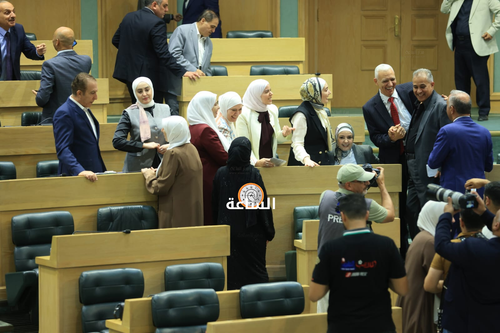 Madar Al-Saa Images 0.16145360792928198