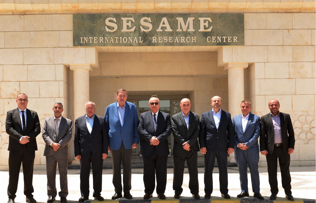 Madar Al-Saa Images 0.7084191662470639