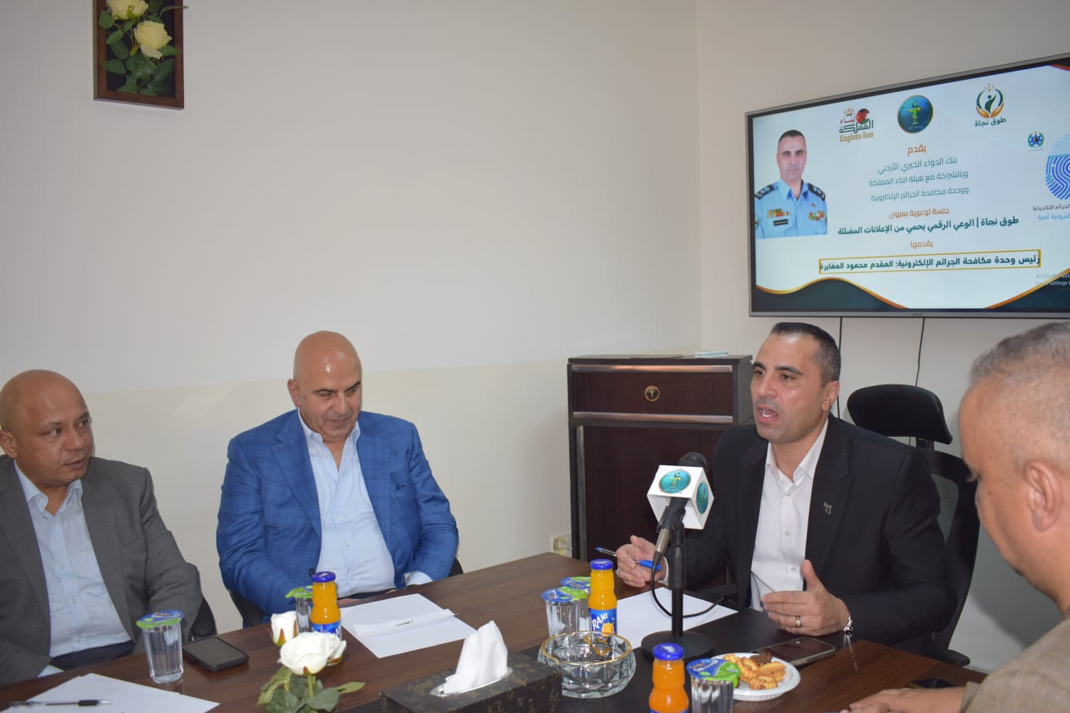 Madar Al-Saa Images 0.745479330680062