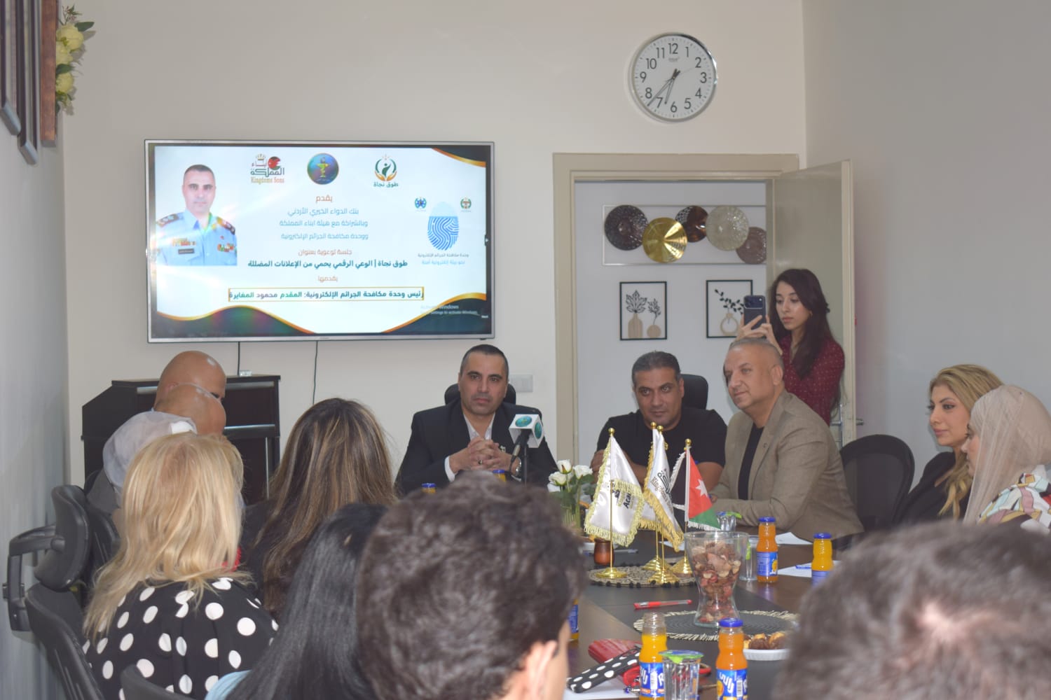Madar Al-Saa Images 0.4461023281773884