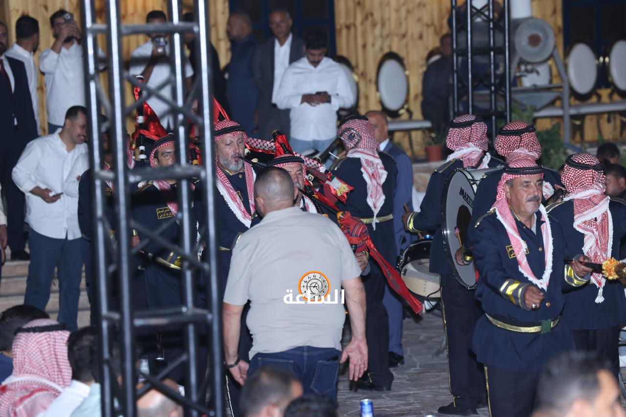 Madar Al-Saa Images 0.25632344278671215