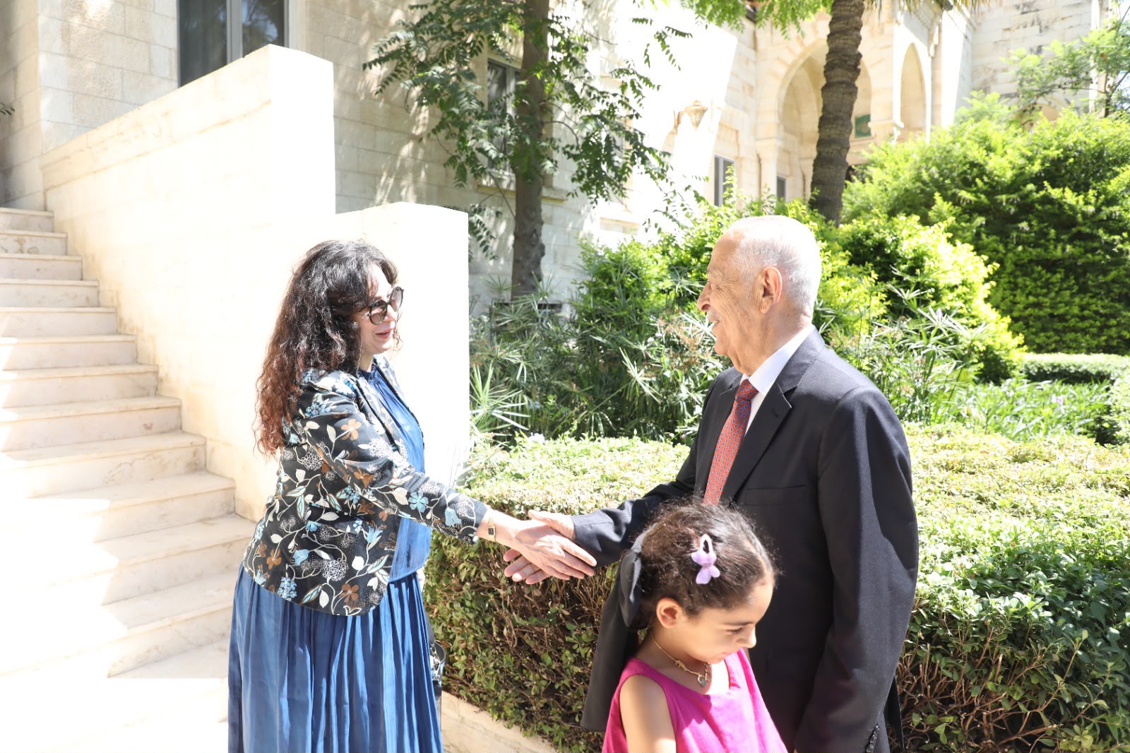 Madar Al-Saa Images 0.3587325809357841