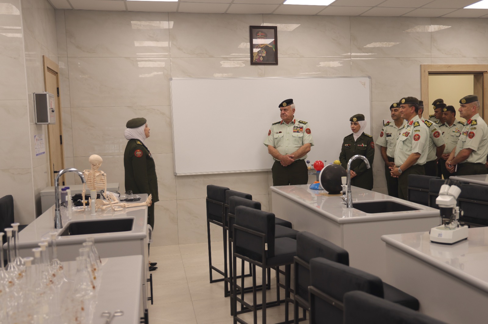 Madar Al-Saa Images 0.6948900236565085