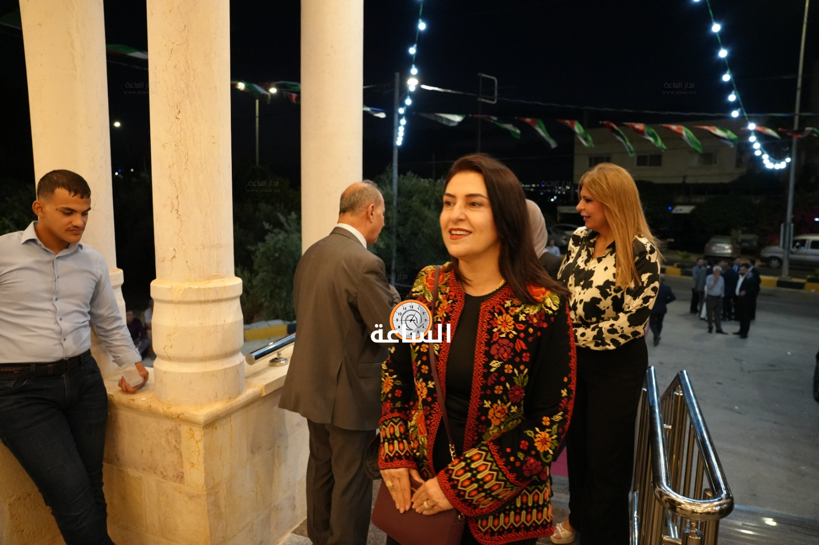 Madar Al-Saa Images 0.9328603181486429