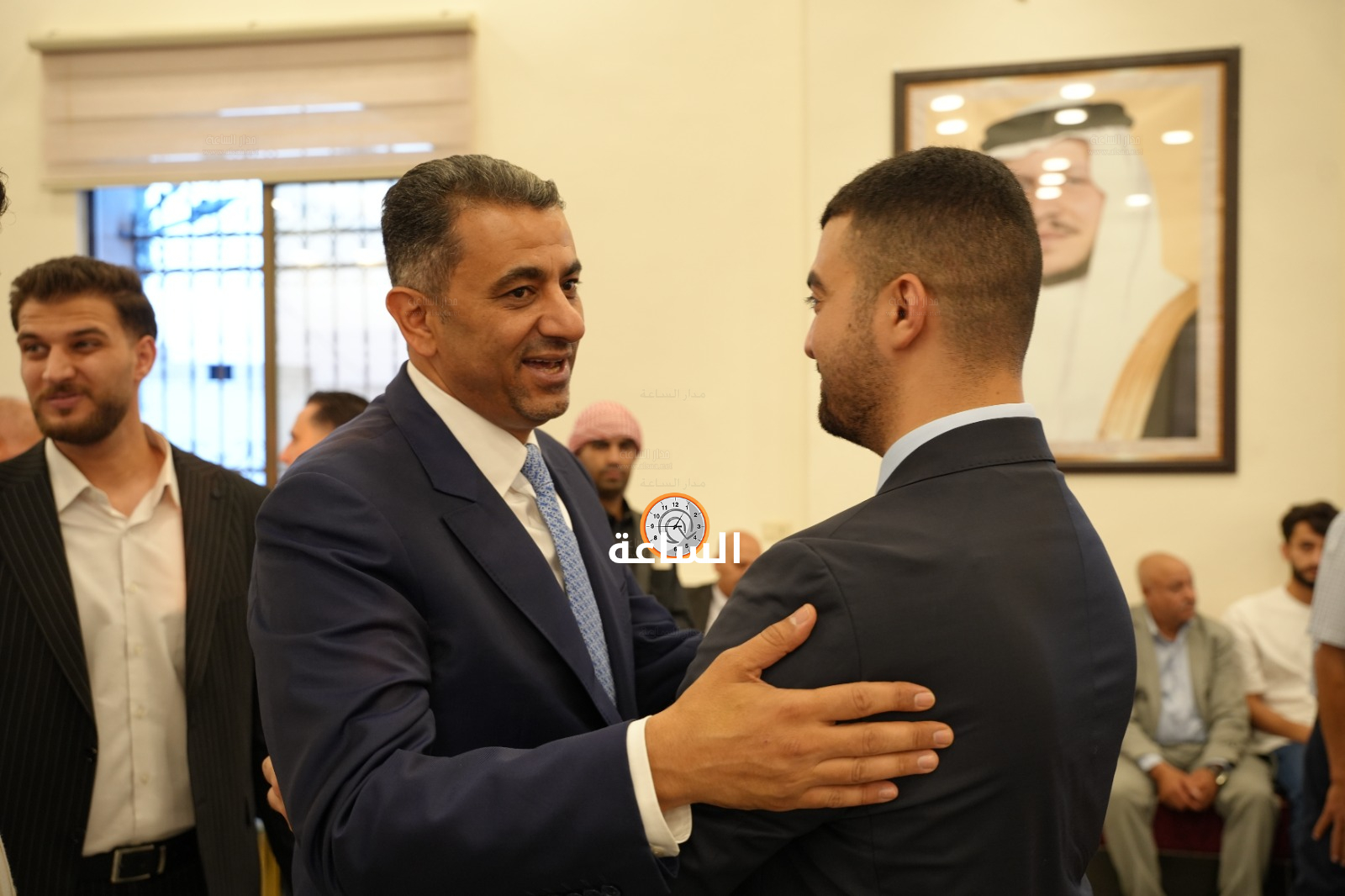 Madar Al-Saa Images 0.454328015445876
