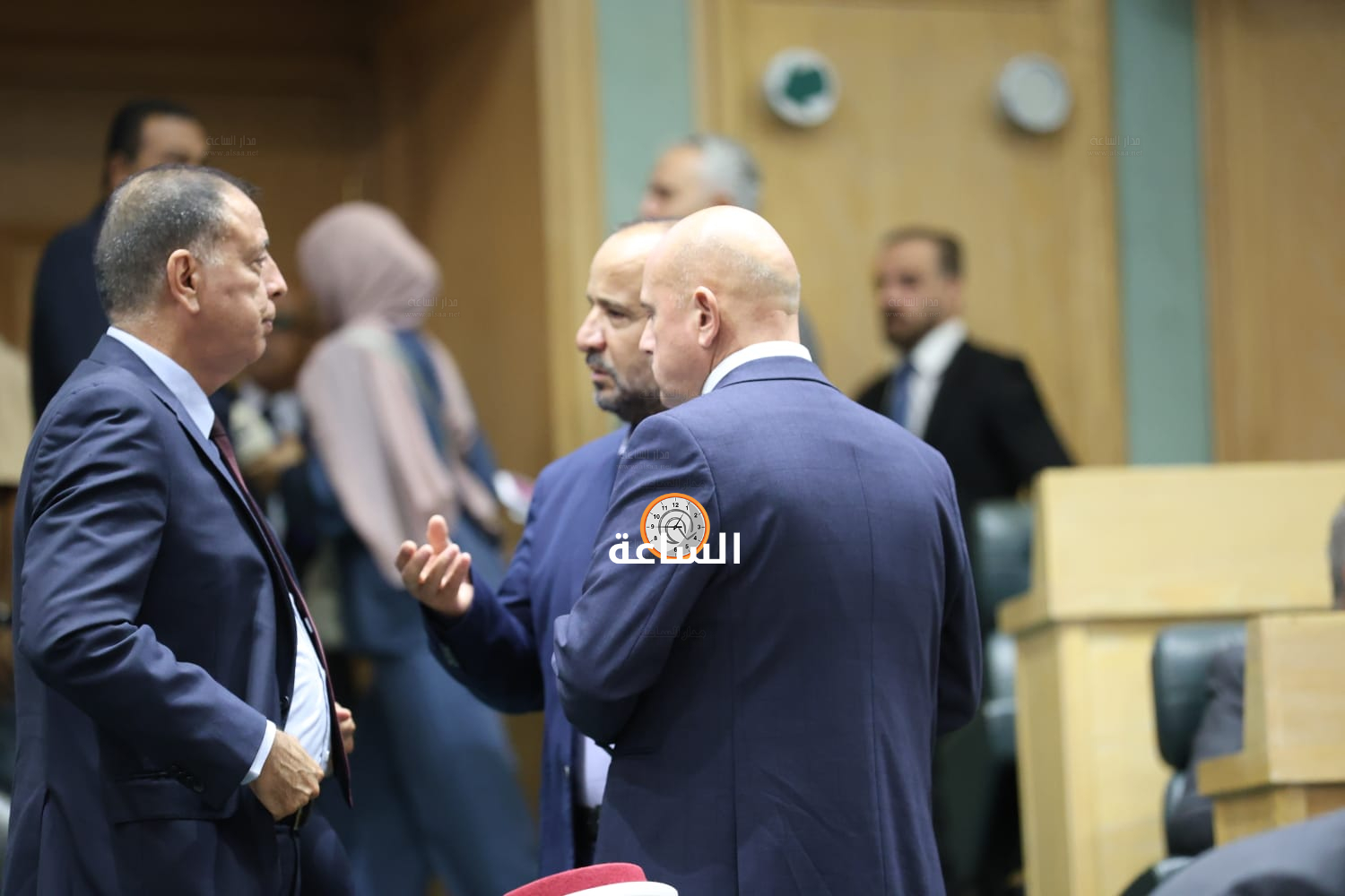 Madar Al-Saa Images 0.4604610053429654