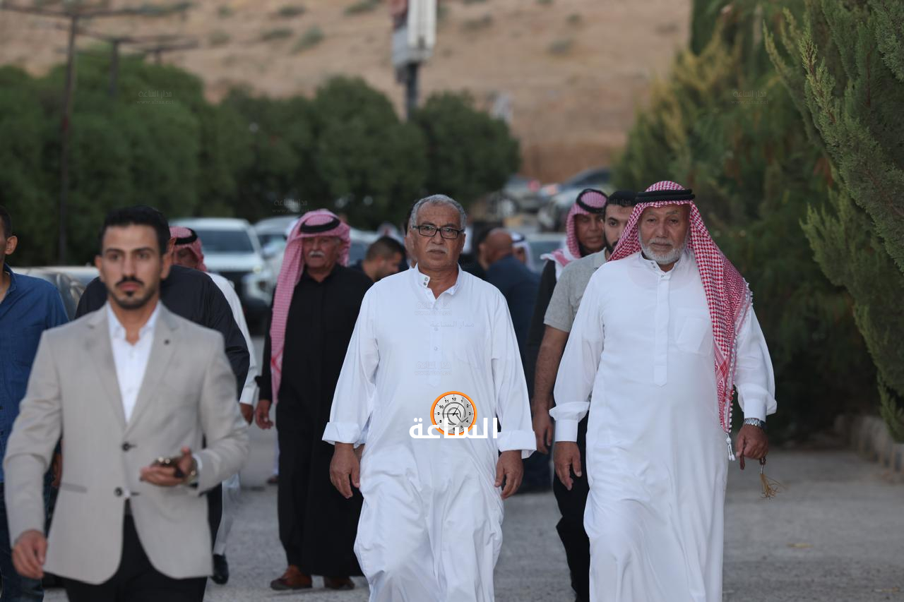 Madar Al-Saa Images 0.9745905703012704