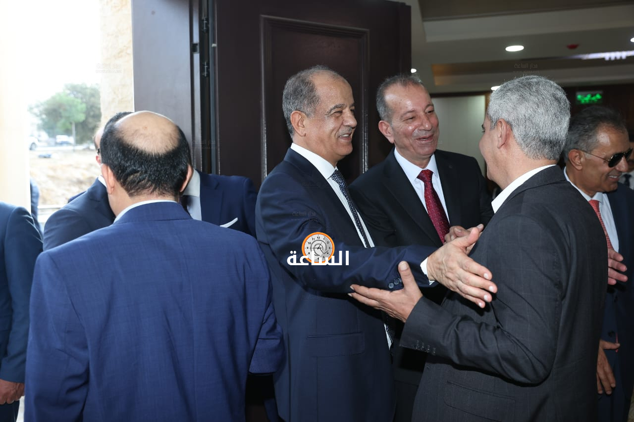Madar Al-Saa Images 0.7397162083909549