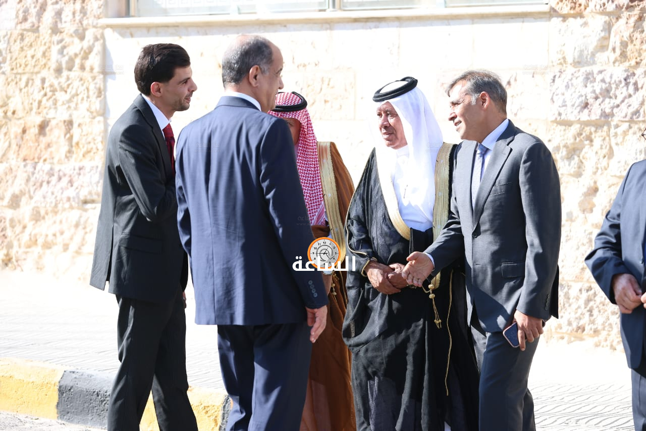 Madar Al-Saa Images 0.3685068607081792