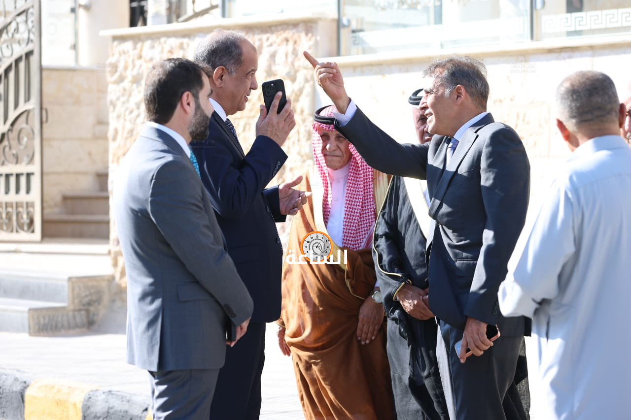 Madar Al-Saa Images 0.4508273865411744