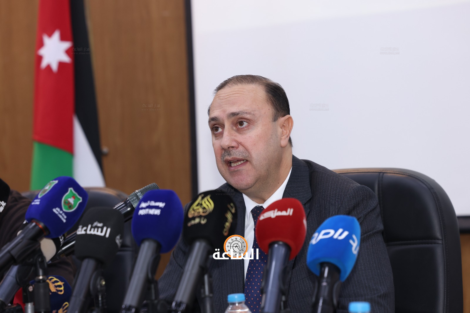 Madar Al-Saa Images 0.5491193112282288