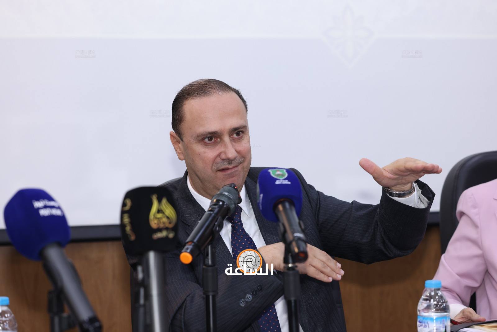Madar Al-Saa Images 0.6584092060080737