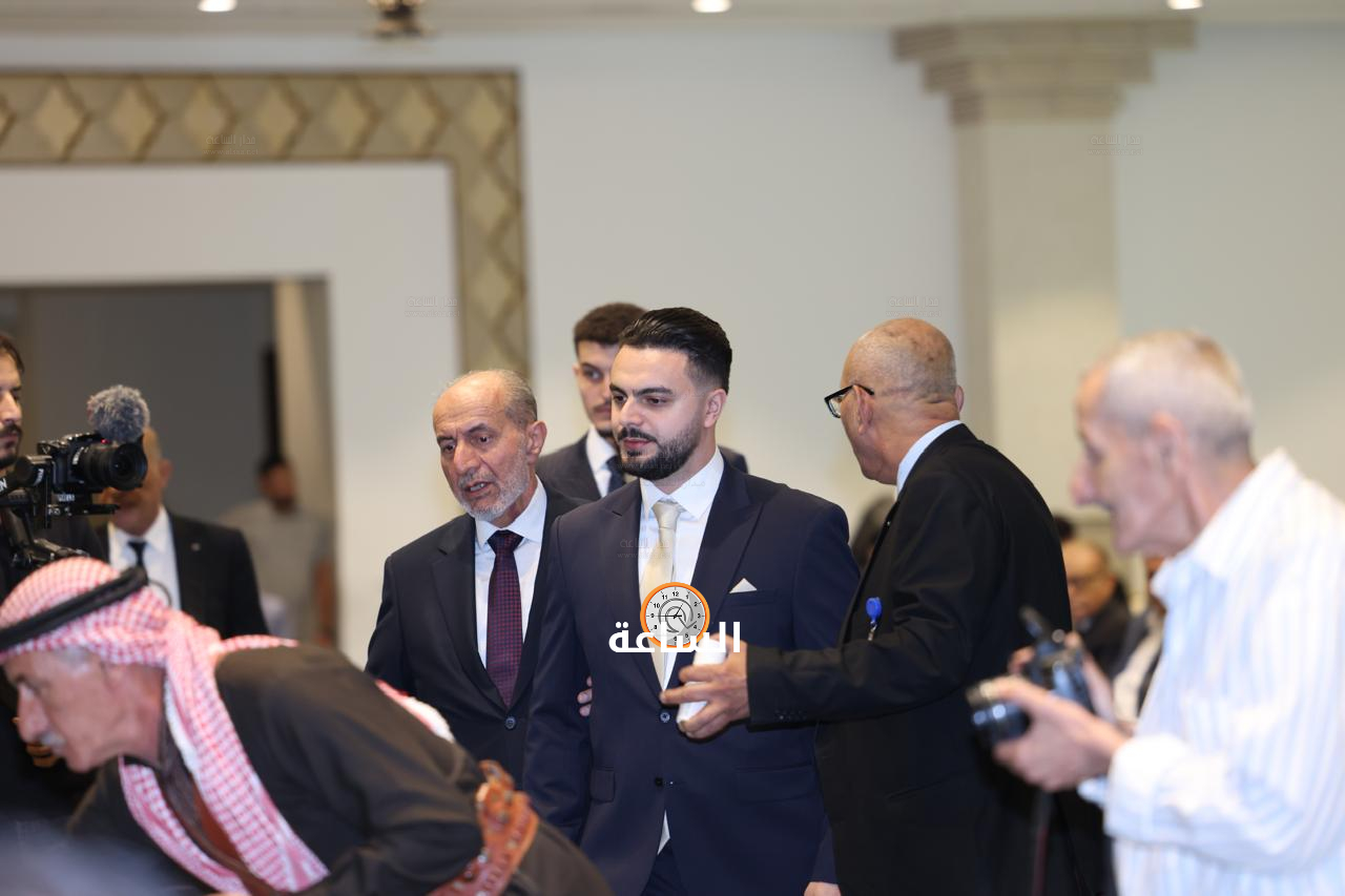 Madar Al-Saa Images 0.7339861458390269